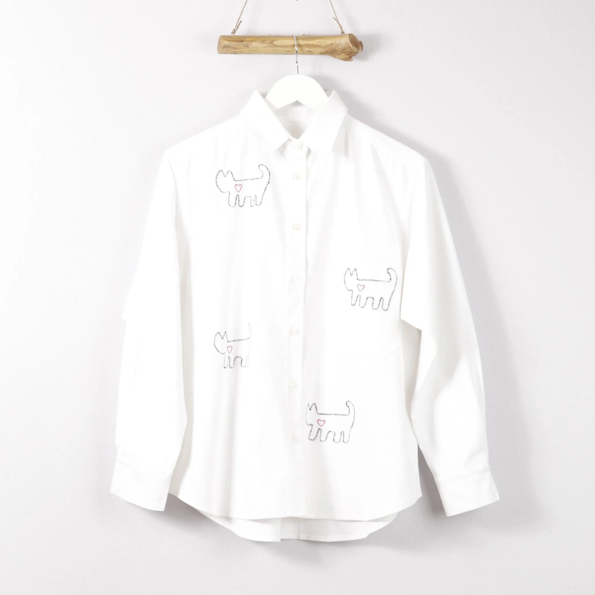 Familia Embroidery Shirt