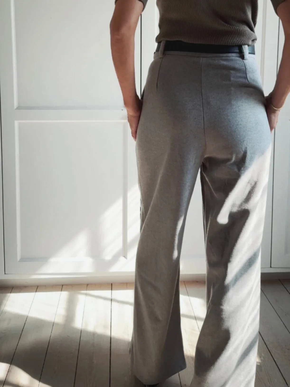 LOOSE PANTS - LIGHT GREY
