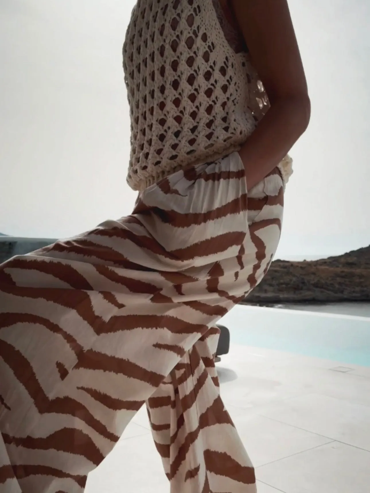 LOOSE PANTS WITH PRINT - BEIGE/BROWN