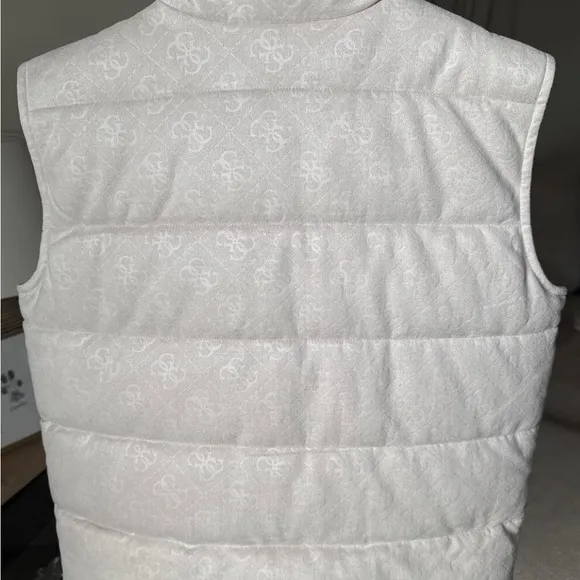 NWT Women’s Guess Cream Jemi Puffer Vest