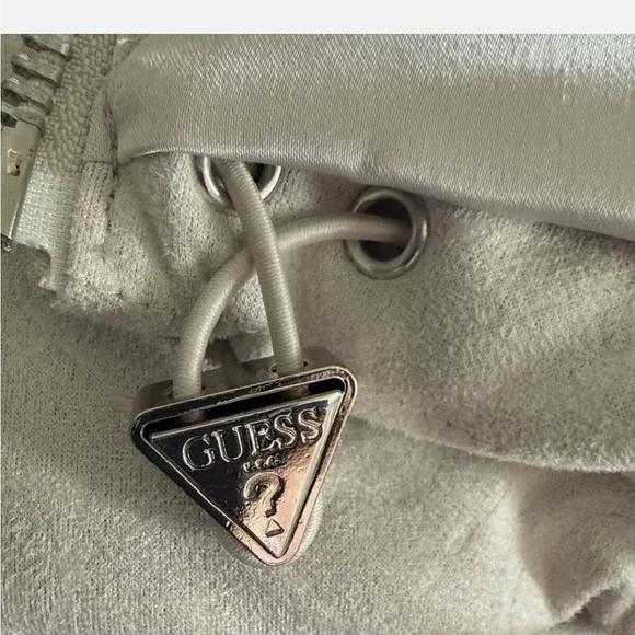 NWT Women’s Guess Cream Jemi Puffer Vest